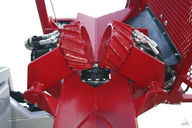Tractor-forest-processor-Hypro-300-109-most-group.jpg