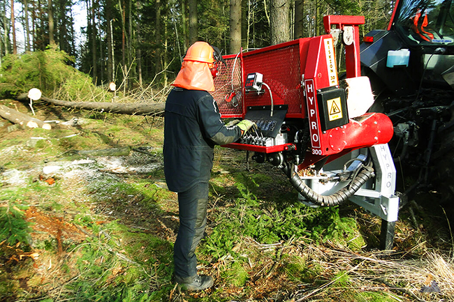 Tractor-forest-processor-Hypro-300-13-most-group.jpg