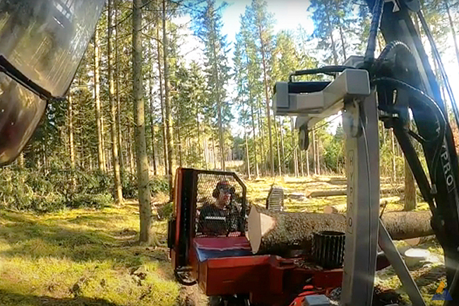 Tractor-forest-processor-Hypro-450-XL-33-most-group.jpg