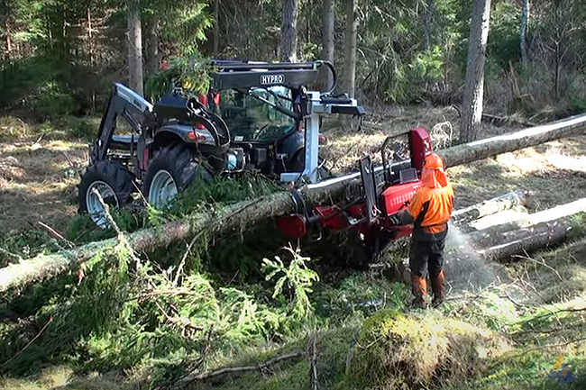 Tractor-forest-processor-Hypro-450-XL-35-most-group.jpg