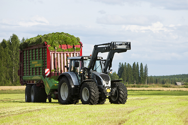 Valtra_N143h_front_loader_counter_weight.jpg